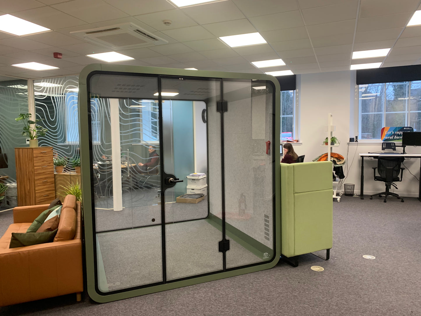 Opus 6 Person Meeting Pod