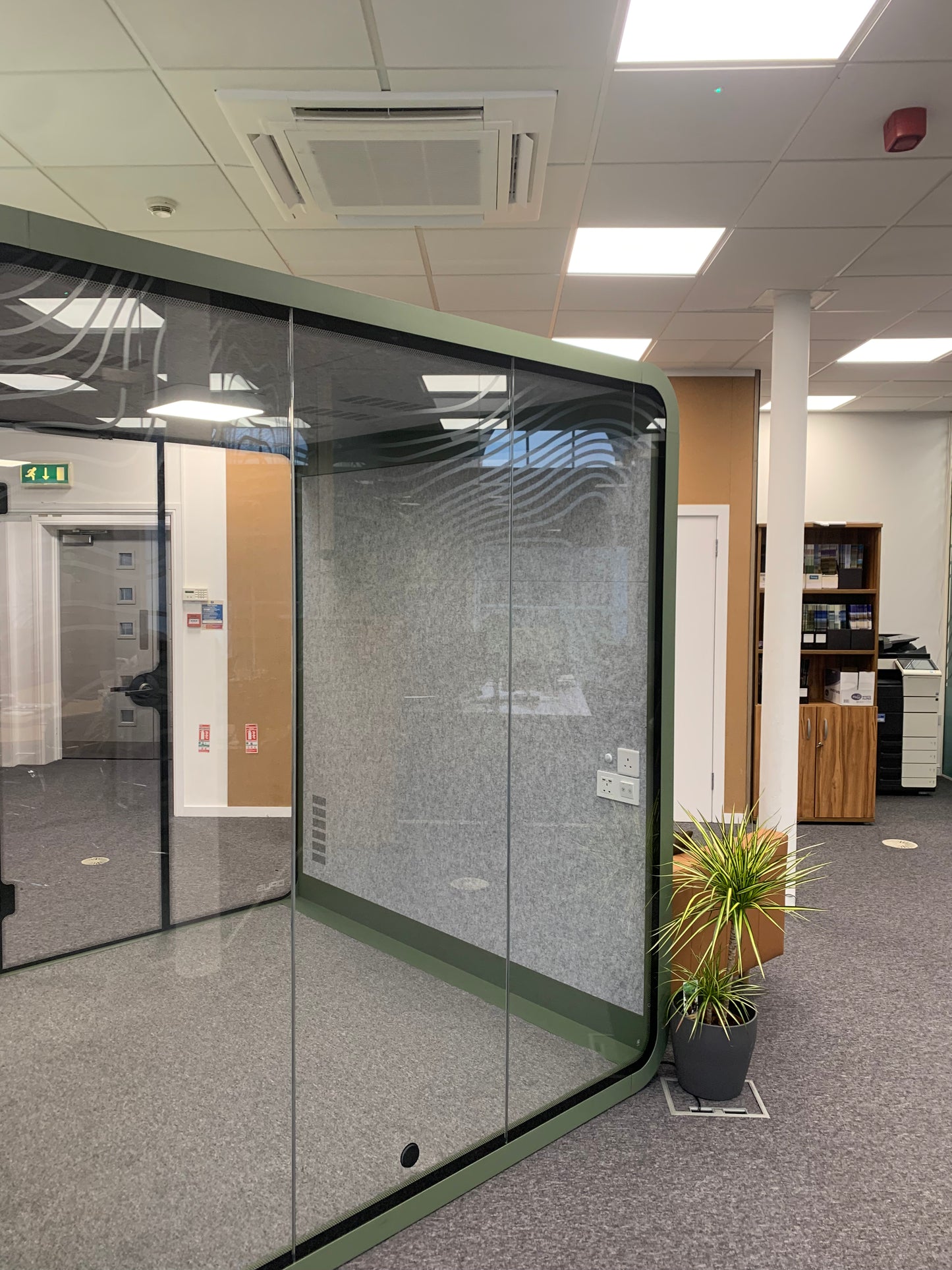 Opus 6 Person Meeting Pod