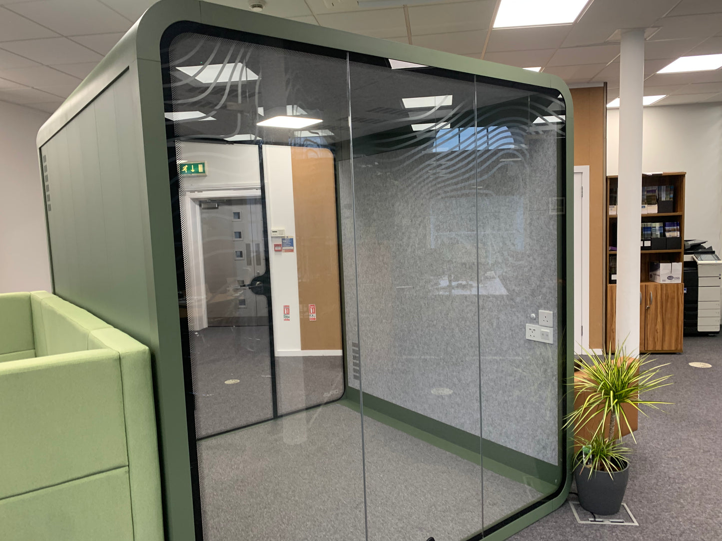 Opus 6 Person Meeting Pod