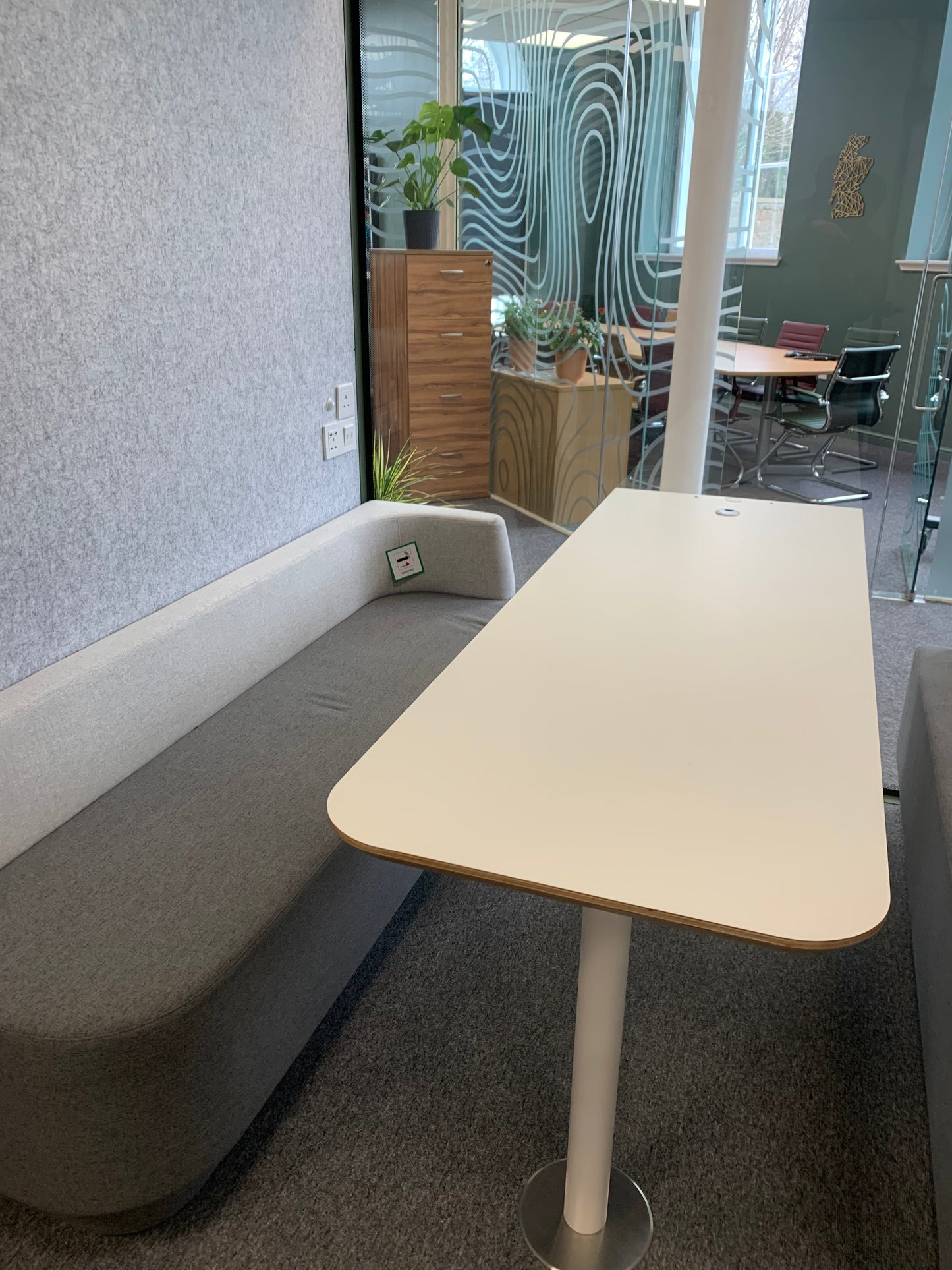 Opus 6 Person Meeting Pod