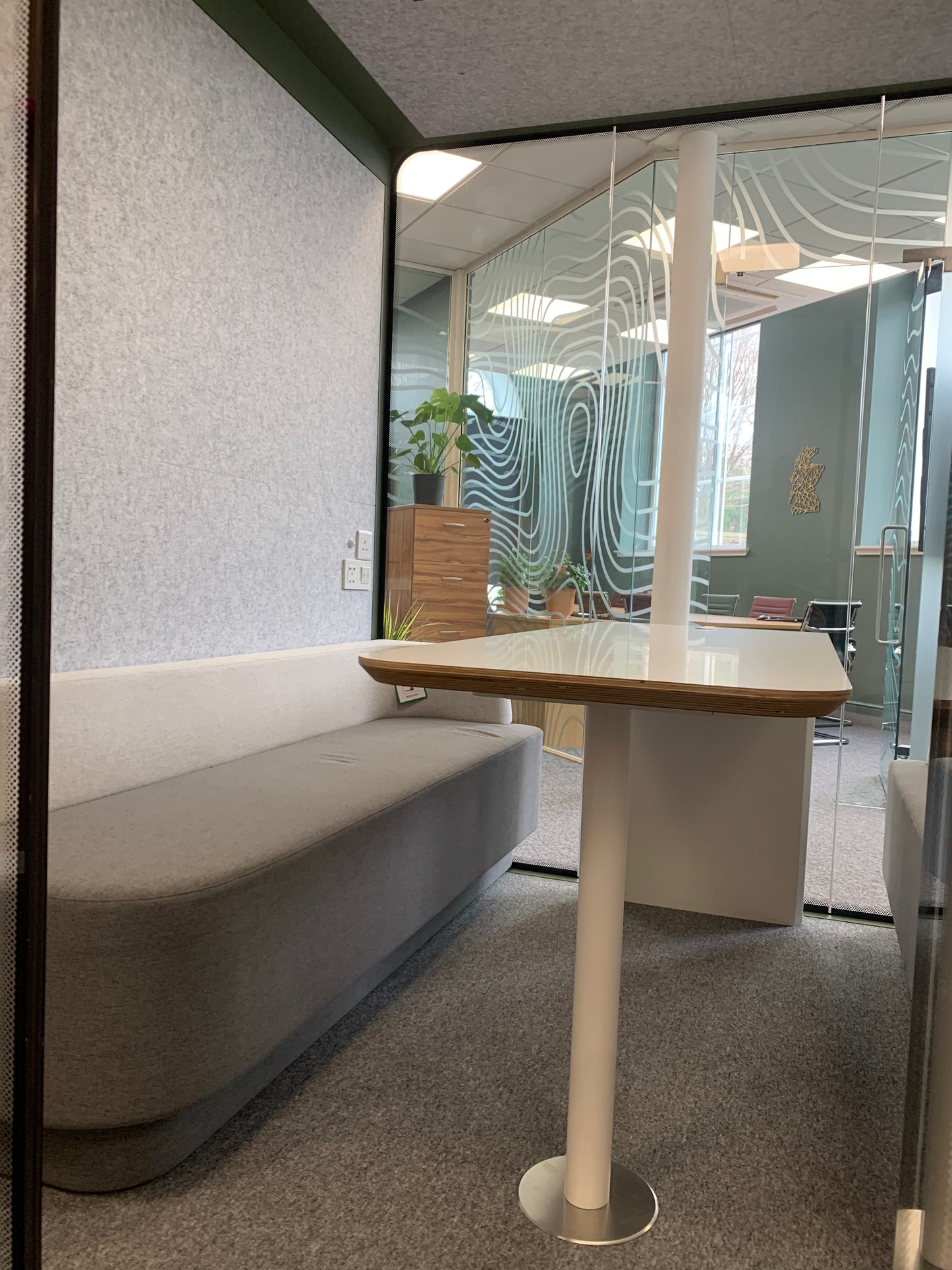 Opus 6 Person Meeting Pod