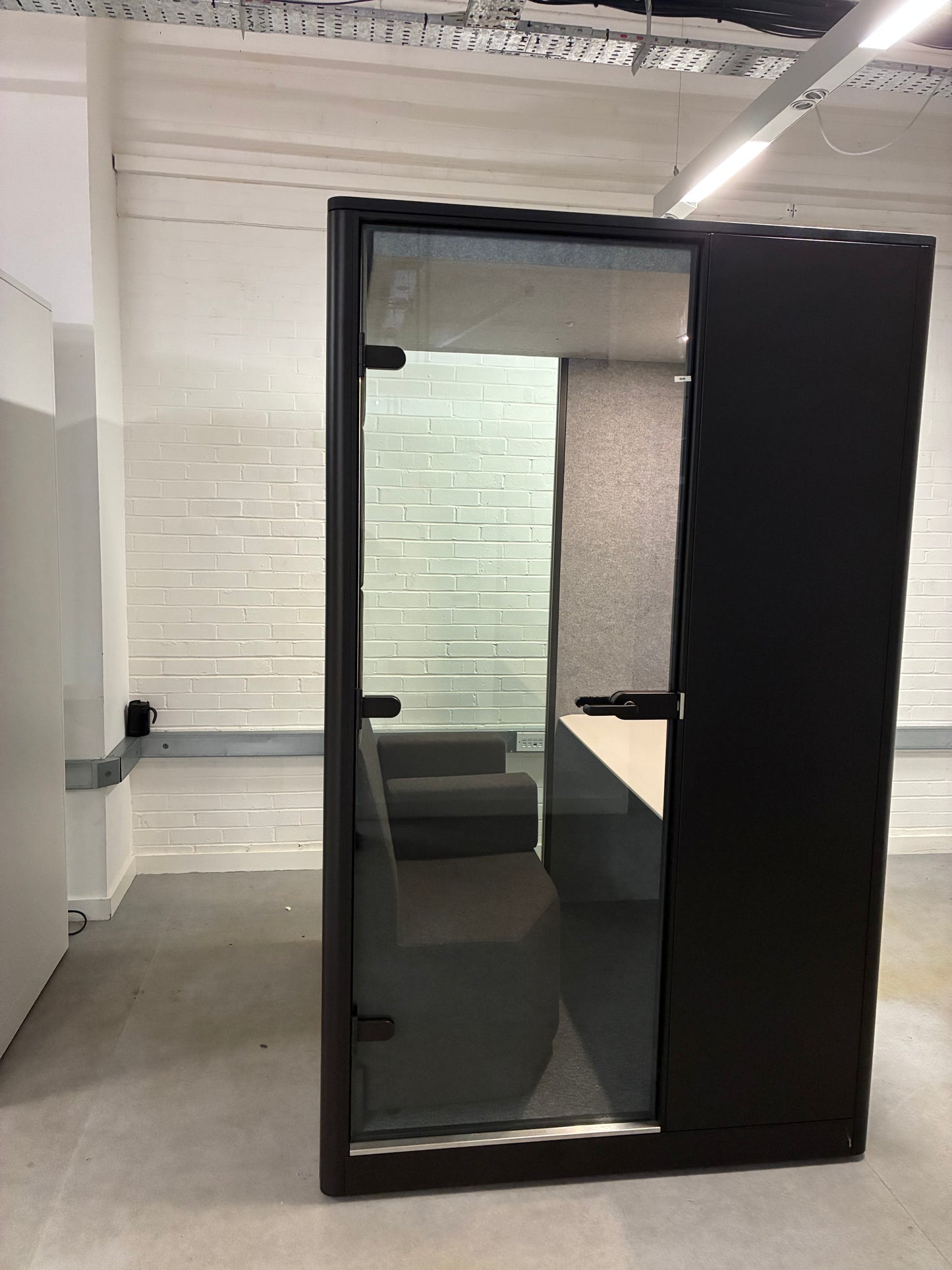 Max Calma Z2 2 Side By Side Conference Booth