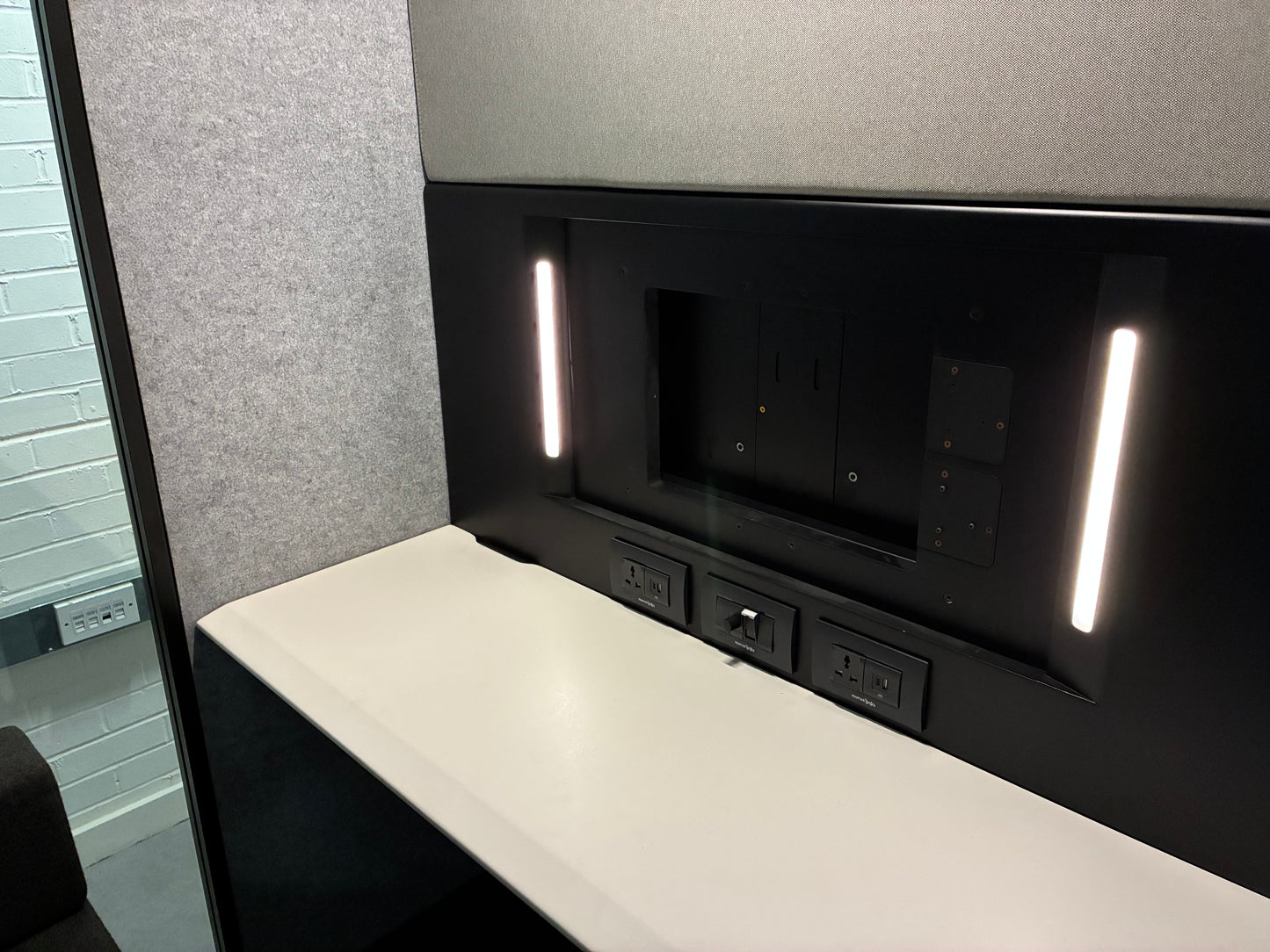 Max Calma Z2 2 Side By Side Conference Booth