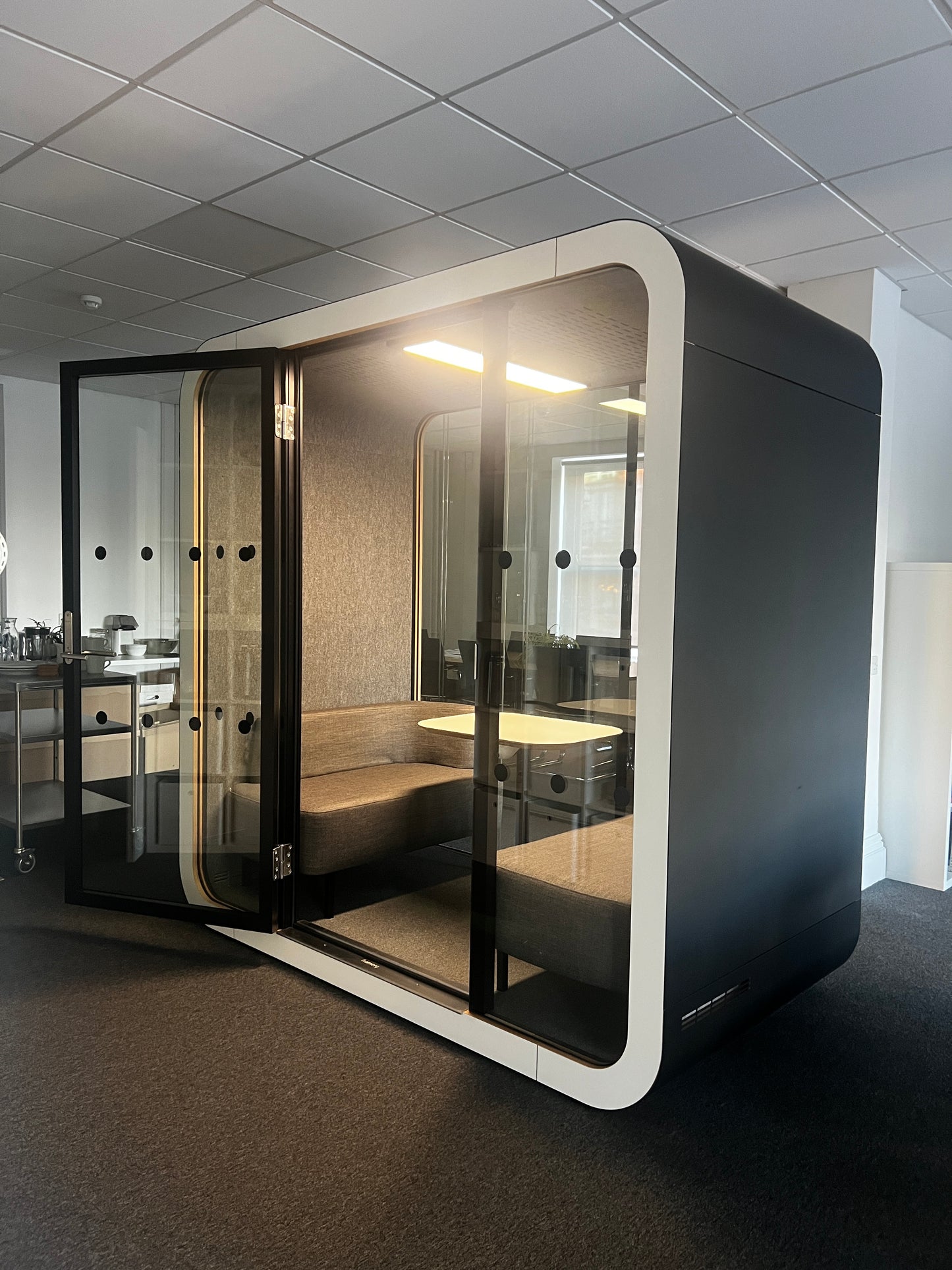 Framery Q Meeting Maggie 4 Person Pod