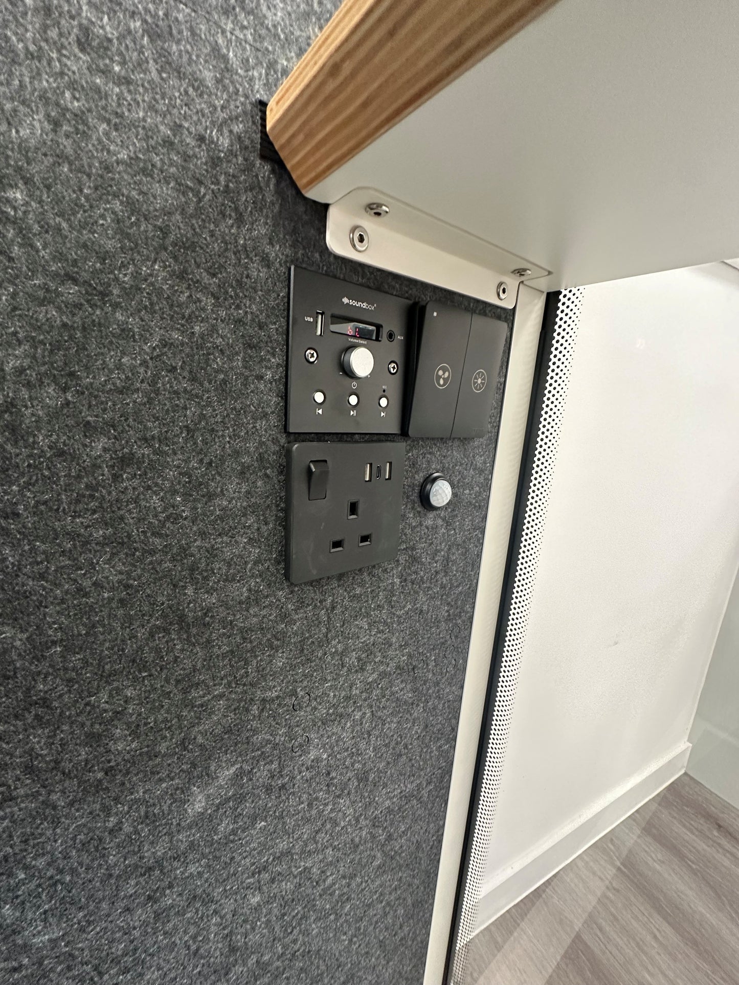 Soundbox Quell 2 Person Zoom Room