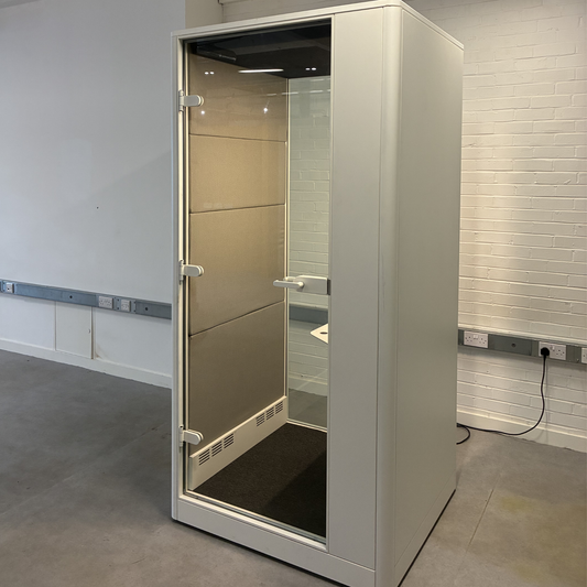 Max Calma S Phonebooth